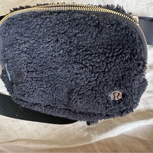 Lululemon sherpa belt bag